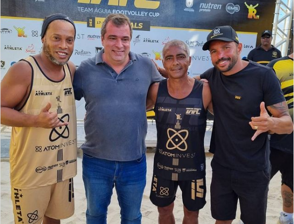 Romário vence Ronaldinho em torneio de futevôlei